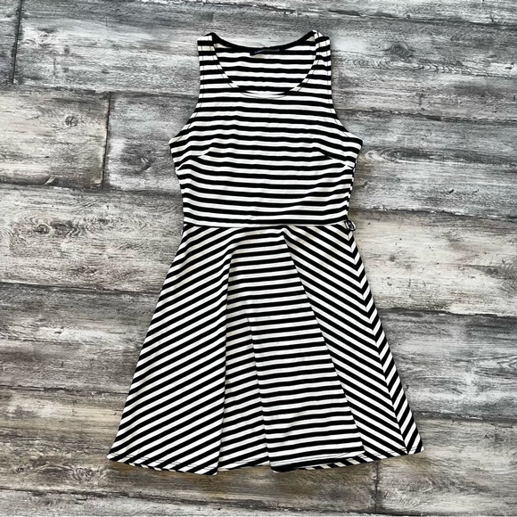 Foreign Exchange Dresses & Skirts - FOREIGN EXCHANGE | B&W | TANK DRESS | SZ M